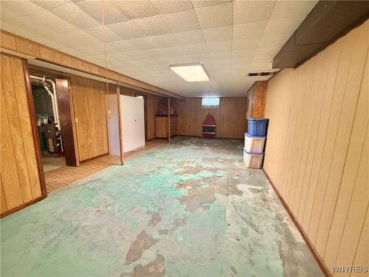Empty room, Interior, Recessed Lighting, Wooden Walls