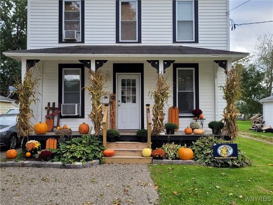 Exterior, Facade, American Foursquare