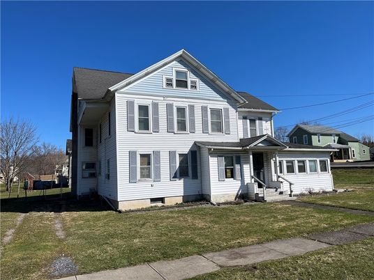 Exterior, Facade, Queen Anne Victorian