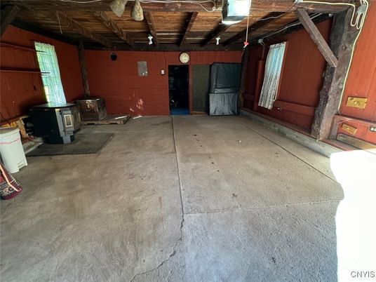 Empty room, Interior, Wooden Beams
