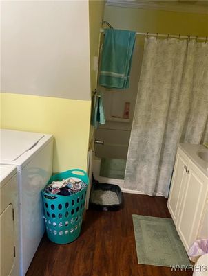 Interior, Washer, Wood Texture Flooring