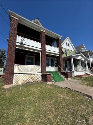 Exterior, Facade, Brick Facade, Rowhouse