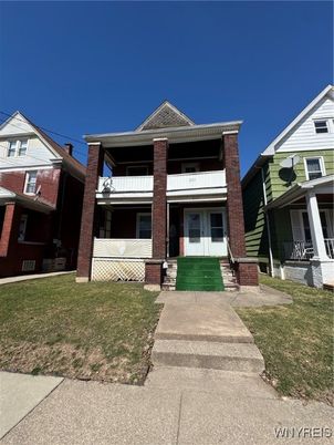 Exterior, Facade, Brick Facade, Queen Anne Victorian