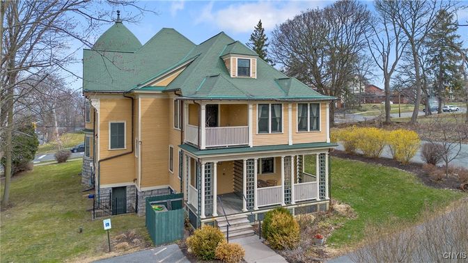 Backyard, Exterior, Facade, Queen Anne Victorian