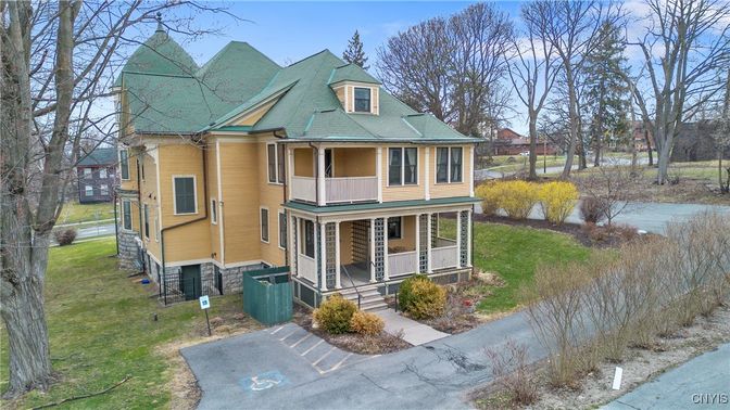 Backyard, Exterior, Facade, Queen Anne Victorian
