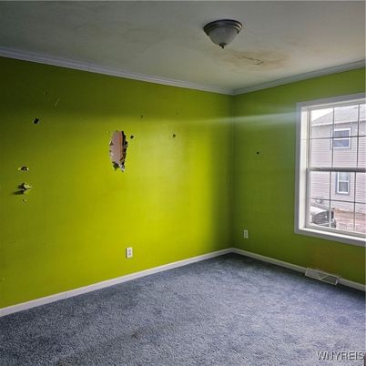 Empty room, Interior