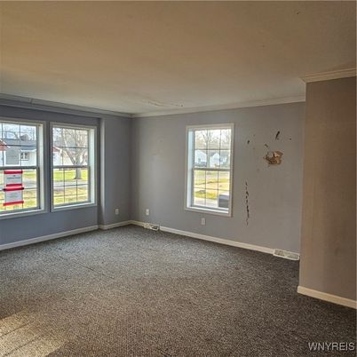 Empty room, Interior