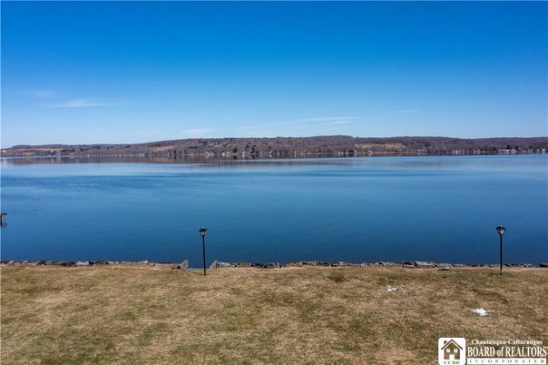 Exterior, Lake
