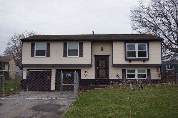 Attached, Exterior, Facade, Raised Ranch