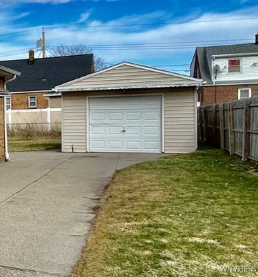 Detached Garage, Exterior