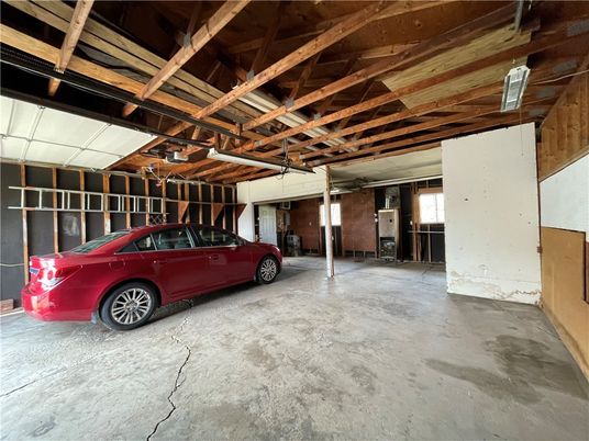 Garage, Interior, Wooden Beams