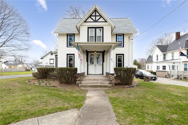 Exterior, Facade, Queen Anne Victorian