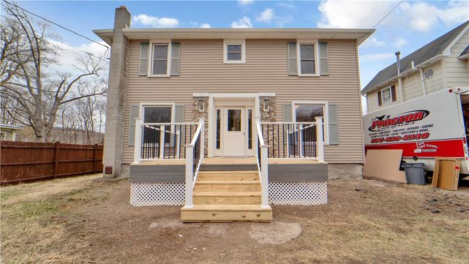 Exterior, Facade, American Foursquare