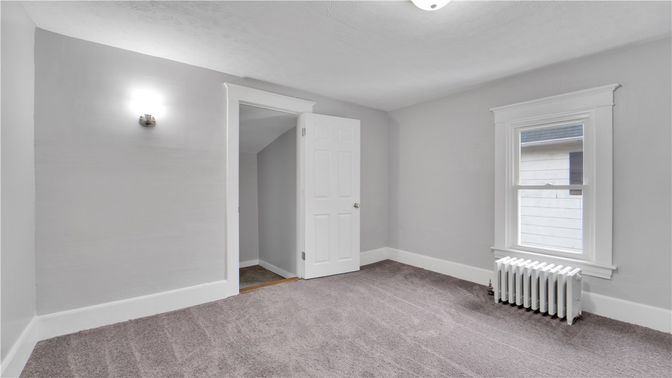 Empty room, Interior