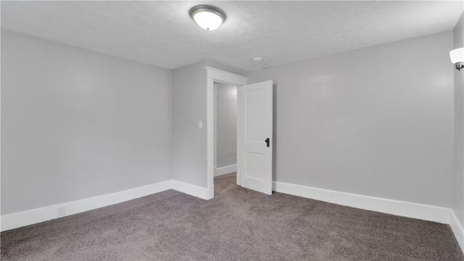 Empty room, Interior