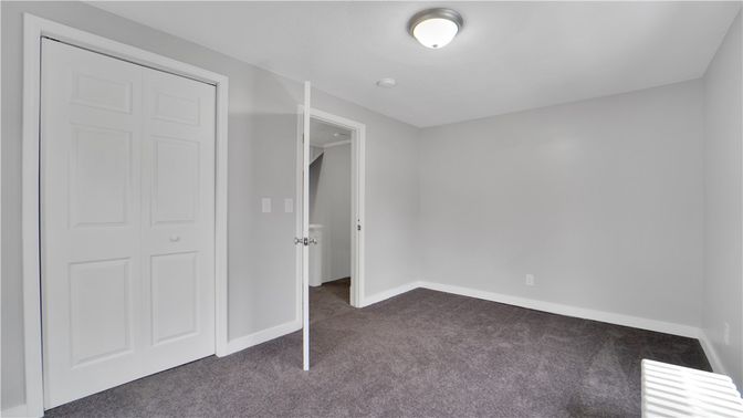 Empty room, Interior