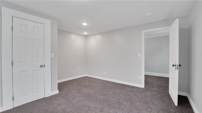 Empty room, Interior, Recessed Lighting