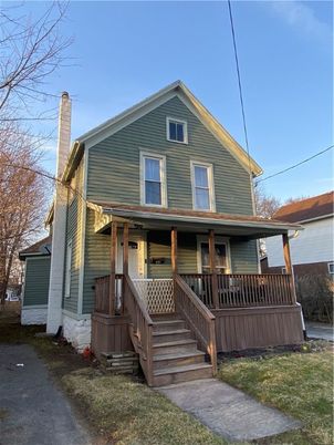 Exterior, Facade, Queen Anne Victorian