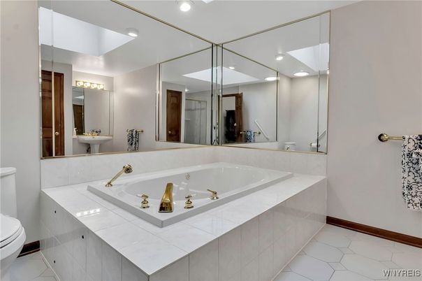 Bathroom, Dual Sink Vanities, Interior, Recessed Lighting