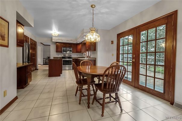 Dining room, Interior, Kitchen, Pendant Lights, Stainless Steel Appliances