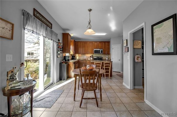 Dining room, Interior, Kitchen, Pendant Lights, Stainless Steel Appliances