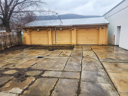 Detached Garage, Exterior