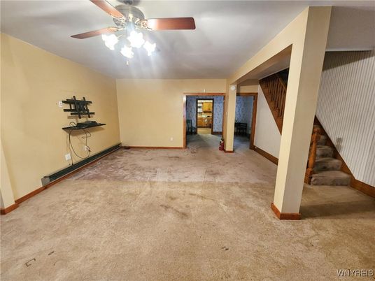 Empty room, Interior