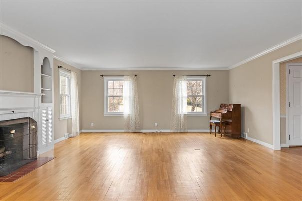Empty room, Fireplace, Interior, Piano, Wood Texture Flooring