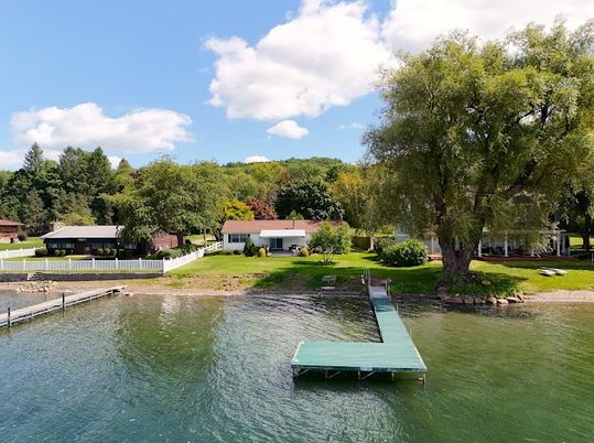 Exterior, Lake