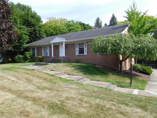 Exterior, Facade, Brick Facade, Ranch