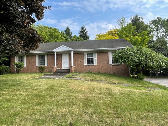 Exterior, Facade, Brick Facade, Ranch