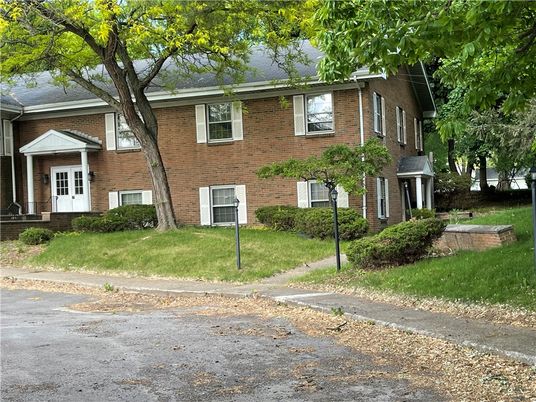 Exterior, Facade, Brick Facade, Georgian
