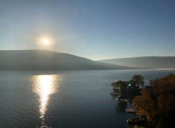 Exterior, Lake