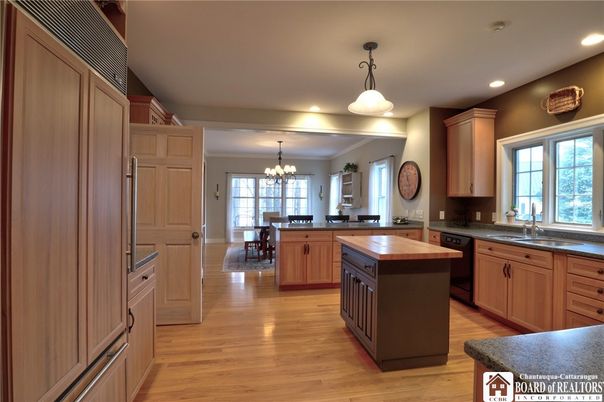 Chandelier, Dining room, Interior, Kitchen, Pendant Lights, Recessed Lighting, Wood Texture Flooring