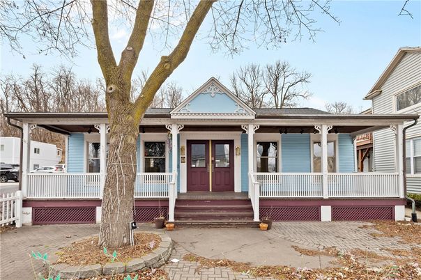 Exterior, Facade, Queen Anne Victorian