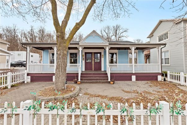 Exterior, Facade, Queen Anne Victorian