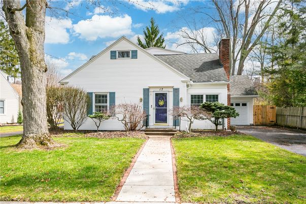 Attached, Exterior, Facade, Cape Cod
