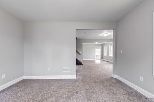 Empty room, Interior