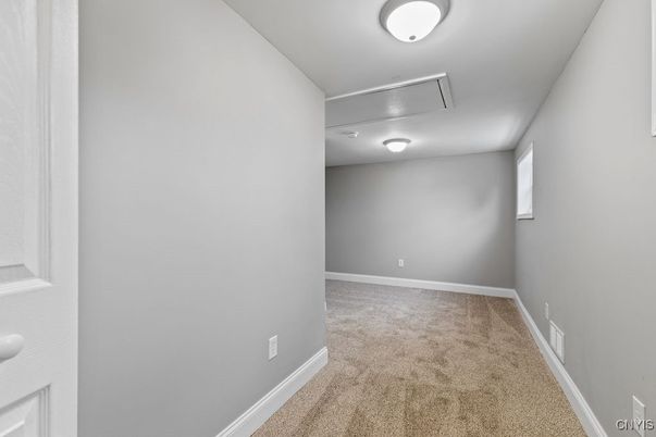 Empty room, Interior
