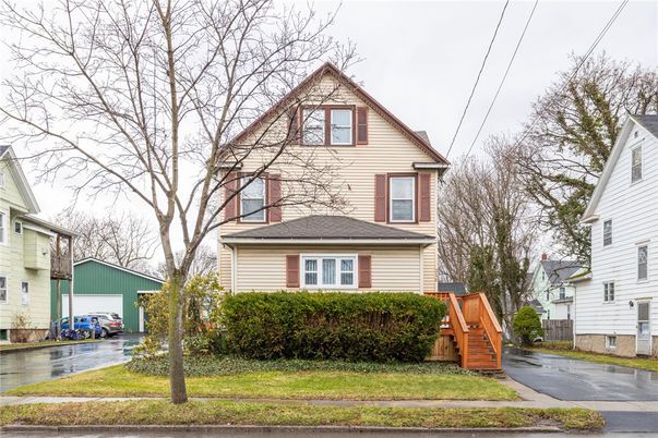 Exterior, Facade, Queen Anne Victorian