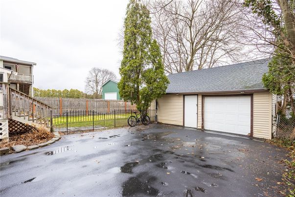 Detached Garage, Exterior