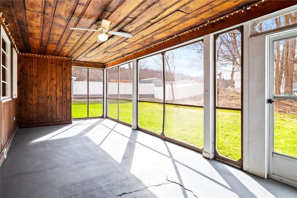 Empty room, Interior, Sun Room, Wooden Ceilings, Wooden Walls