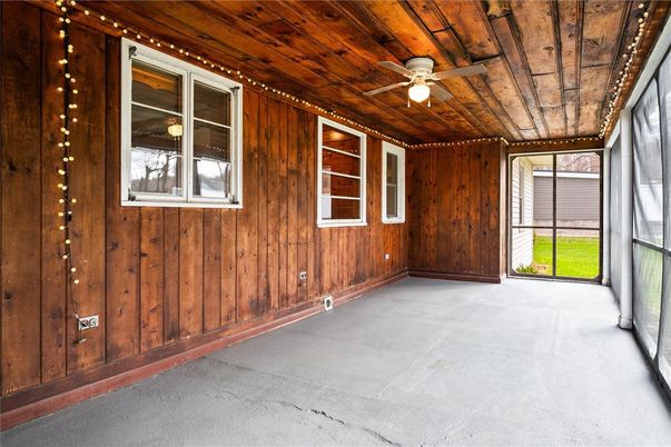 Empty room, Interior, Wooden Ceilings, Wooden Walls