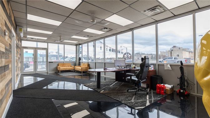 Home Office, Interior