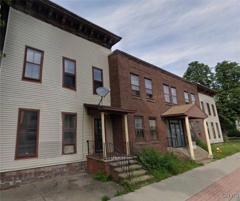 Exterior, Facade, Brick Facade, Rowhouse