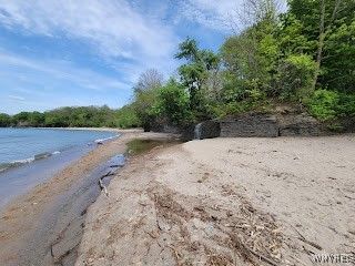 Exterior, Lake