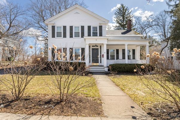 Exterior, Facade, Farmhouse