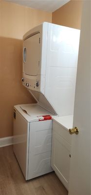 Interior, Utility Closets, Washer, Wood Texture Flooring