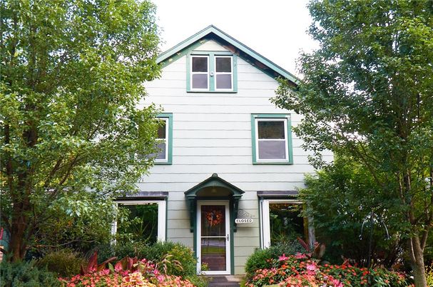 Exterior, Facade, Queen Anne Victorian