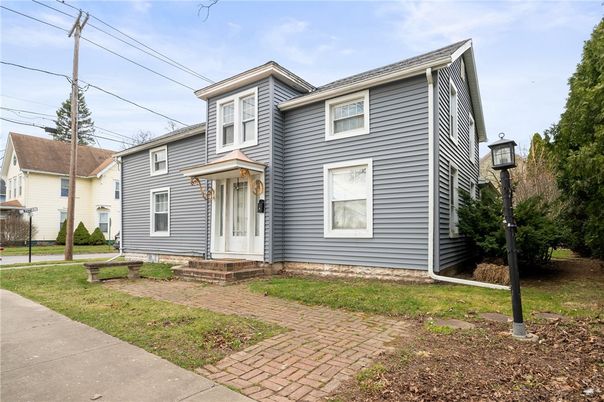 Exterior, Facade, Queen Anne Victorian